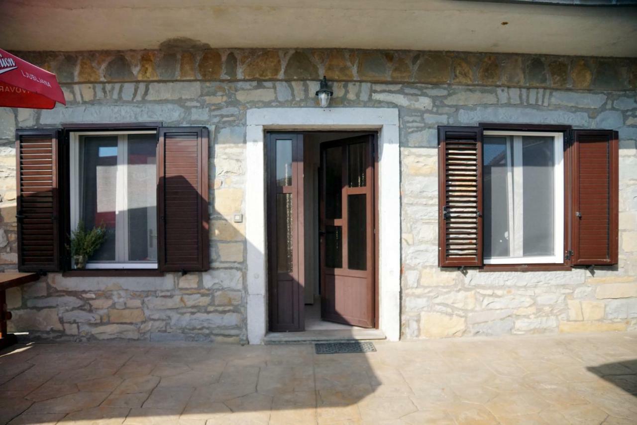 Tourist Farm With Apartments Fig Tree Dekani Exterior foto