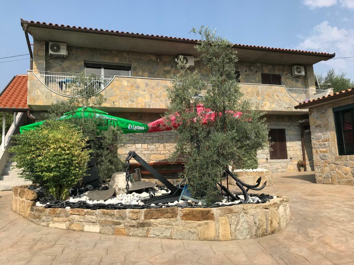Tourist Farm With Apartments Fig Tree Dekani Exterior foto