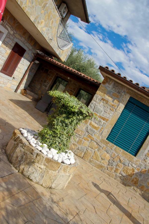 Tourist Farm With Apartments Fig Tree Dekani Exterior foto